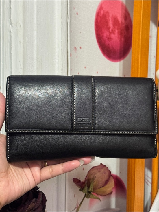 Coach Handbags - Coach Black Leather Continental Wallet